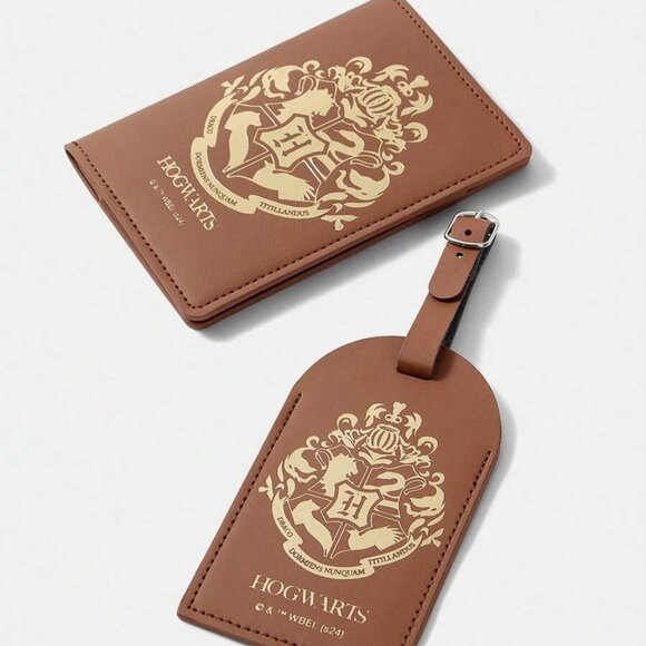 Official Licensed Harry Potter Hogwarts Passport Case & Luggage Tag Set - Picture 3 of 12